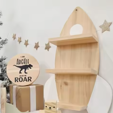 Perchero de cohete para habitación de niño